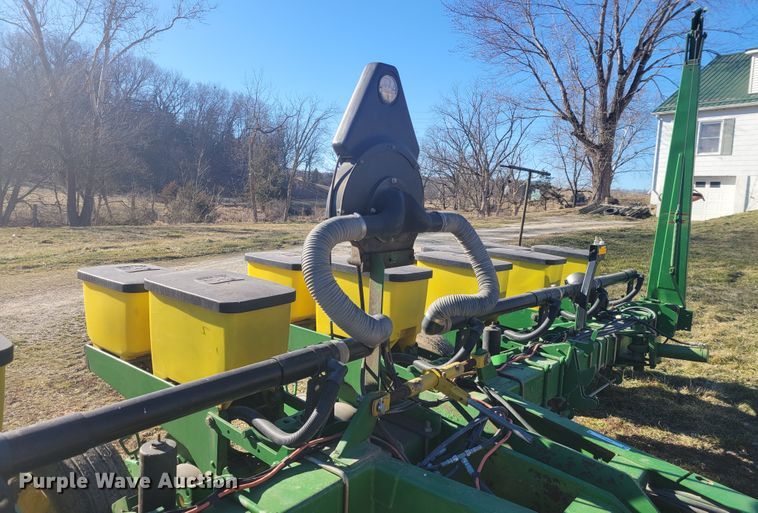 image for item KH9814 John Deere 7200  planter