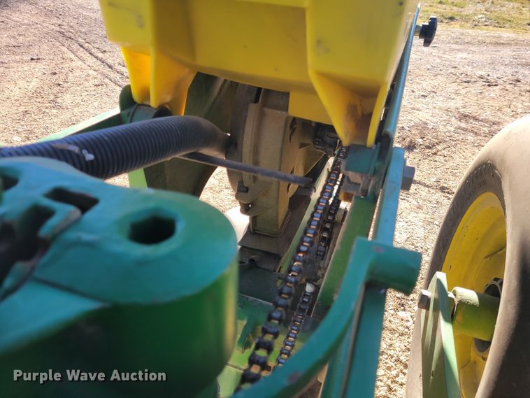 image for item KH9814 John Deere 7200  planter