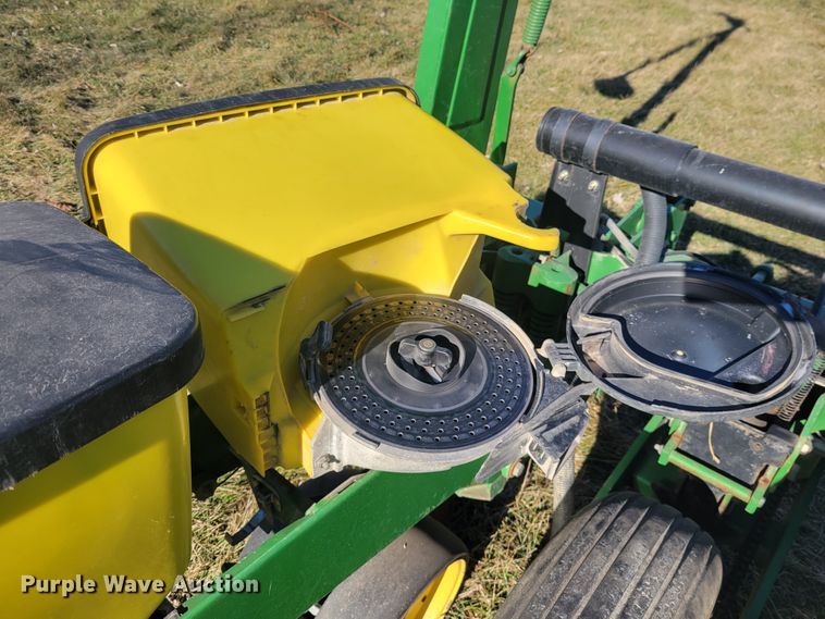 image for item KH9814 John Deere 7200  planter