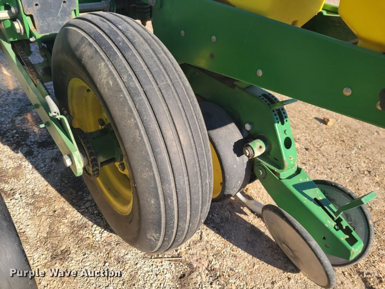 image for item KH9814 John Deere 7200  planter