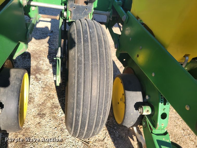 image for item KH9814 John Deere 7200  planter