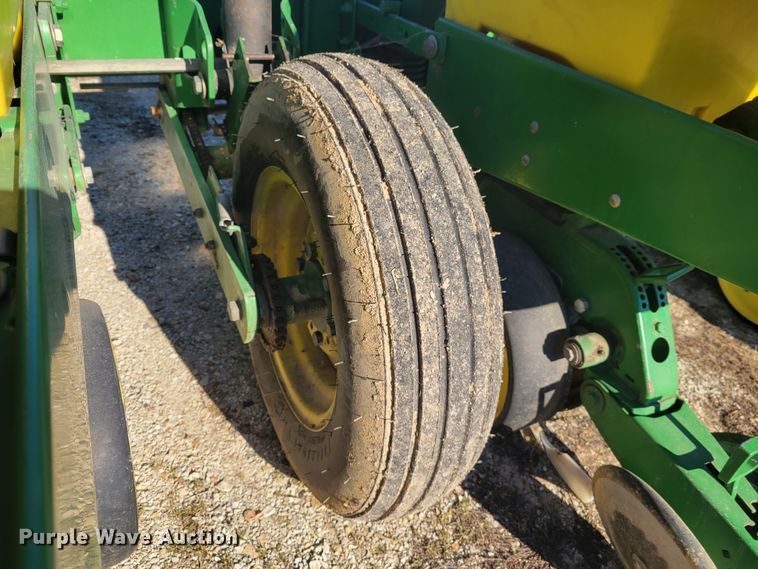 image for item KH9814 John Deere 7200  planter