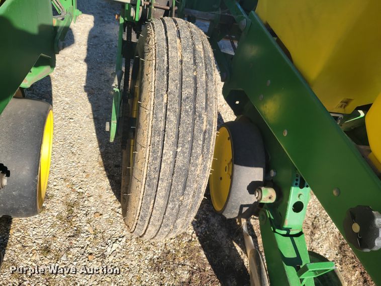 image for item KH9814 John Deere 7200  planter