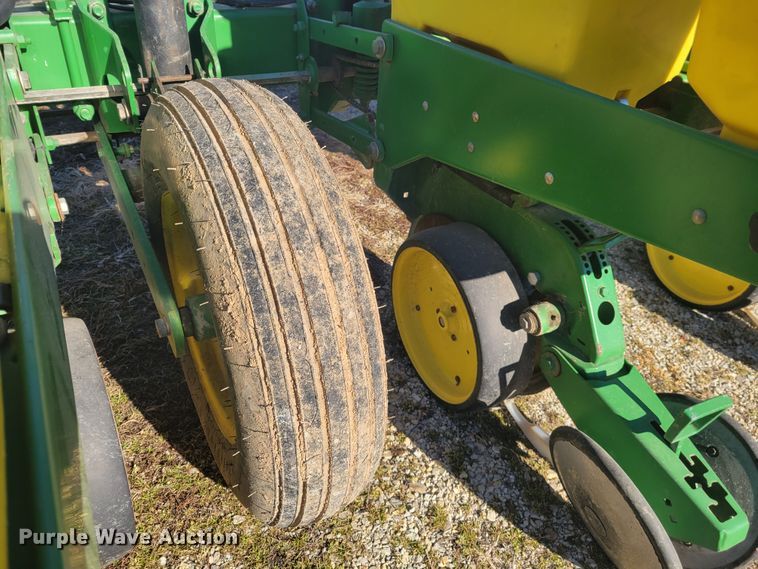 image for item KH9814 John Deere 7200  planter