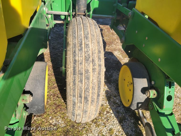 image for item KH9814 John Deere 7200  planter
