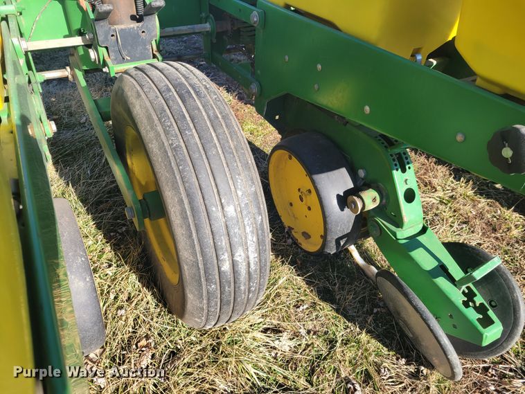 image for item KH9814 John Deere 7200  planter