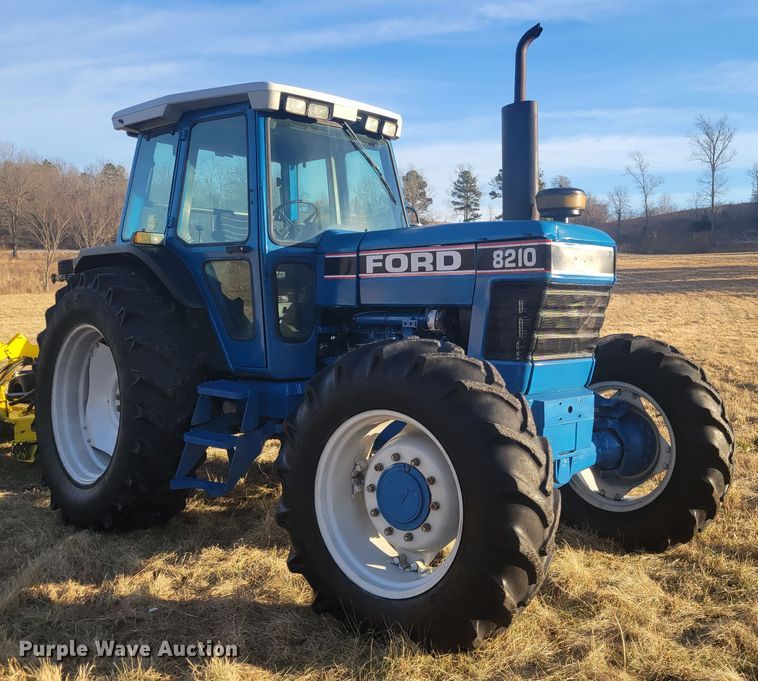 image for item KH9833 1989 Ford 8210  MFWD tractor