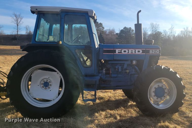 image for item KH9833 1989 Ford 8210  MFWD tractor
