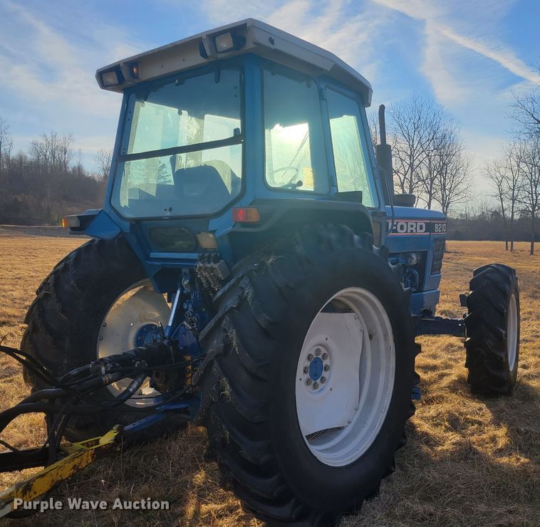 image for item KH9833 1989 Ford 8210  MFWD tractor