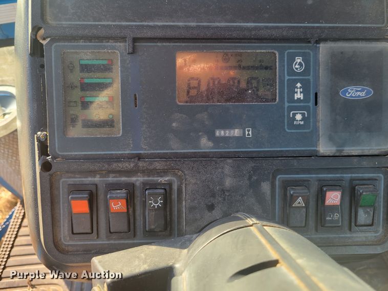 image for item KH9833 1989 Ford 8210  MFWD tractor