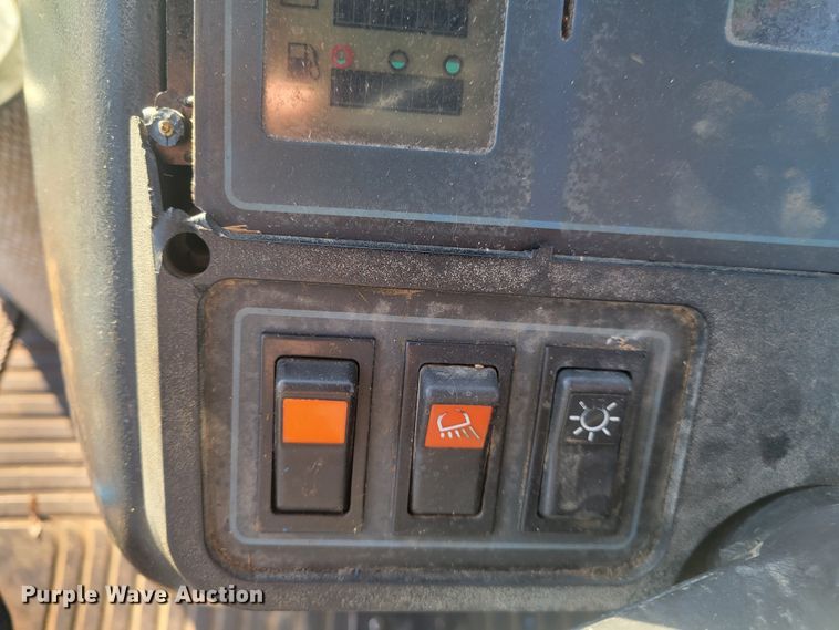 image for item KH9833 1989 Ford 8210  MFWD tractor