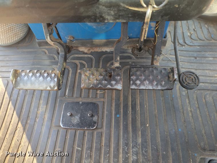 image for item KH9833 1989 Ford 8210  MFWD tractor