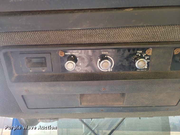 image for item KH9833 1989 Ford 8210  MFWD tractor