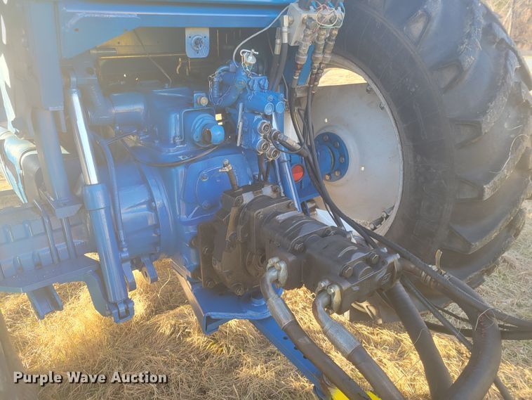 image for item KH9833 1989 Ford 8210  MFWD tractor