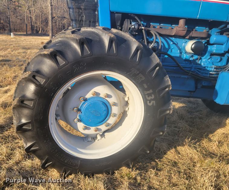 image for item KH9833 1989 Ford 8210  MFWD tractor