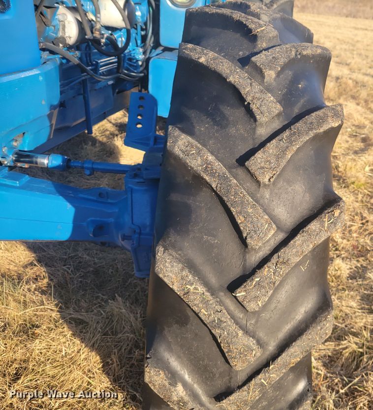 image for item KH9833 1989 Ford 8210  MFWD tractor