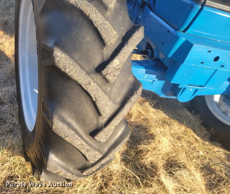 image for item KH9833 1989 Ford 8210  MFWD tractor