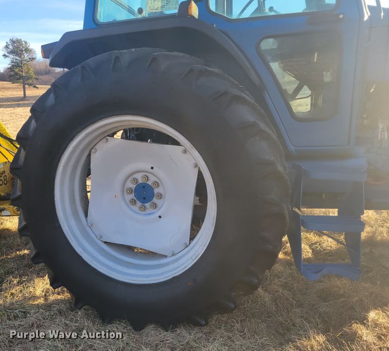 image for item KH9833 1989 Ford 8210  MFWD tractor