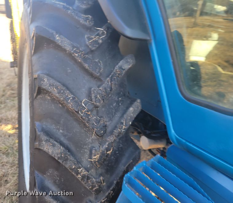 image for item KH9833 1989 Ford 8210  MFWD tractor