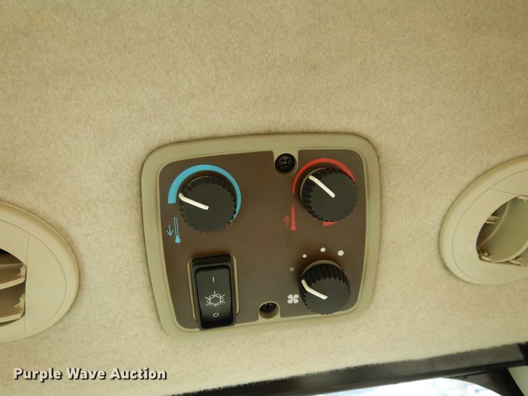 image for item KJ9509 2012 John Deere 4720  MFWD tractor