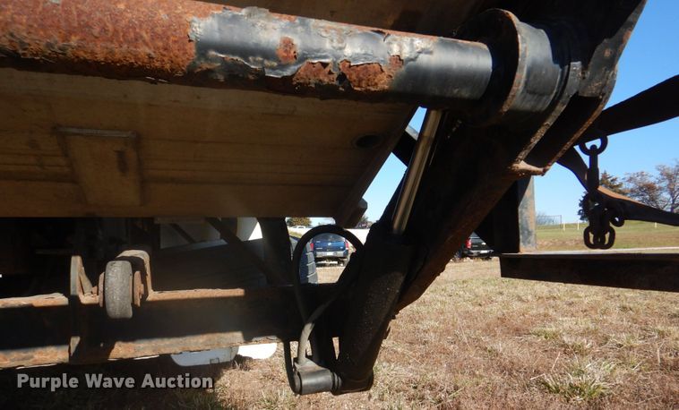 image for item DH8088 2009 Peterbilt 335  box truck