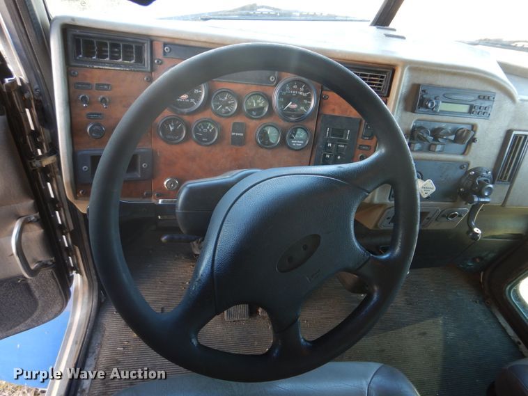 image for item DH8088 2009 Peterbilt 335  box truck