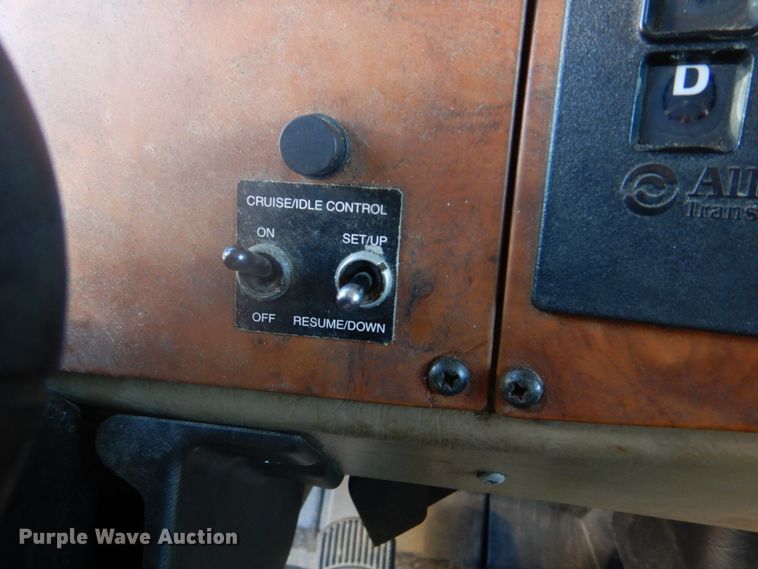 image for item DH8088 2009 Peterbilt 335  box truck