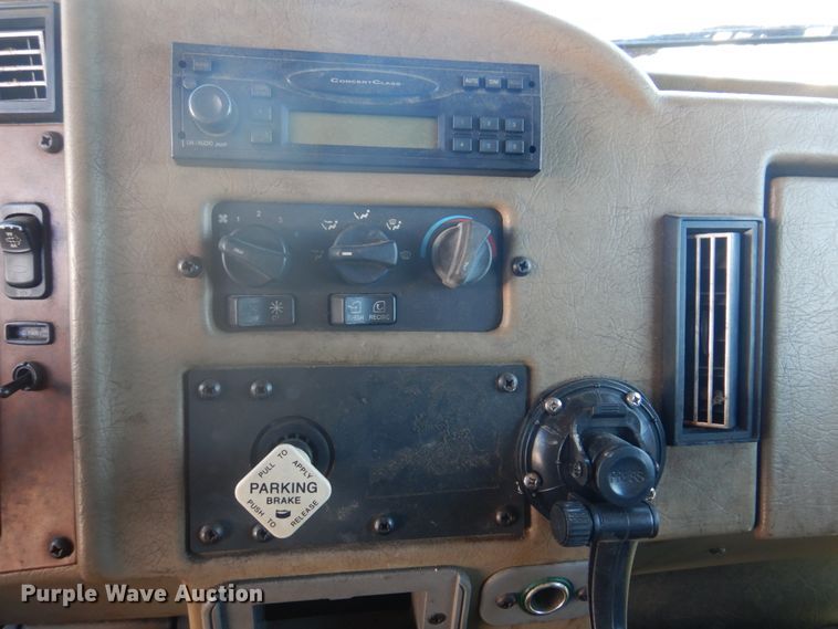 image for item DH8088 2009 Peterbilt 335  box truck