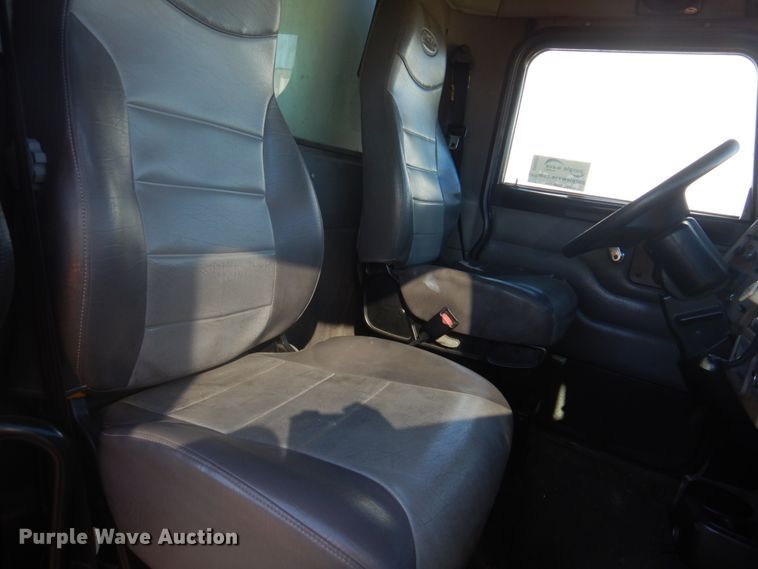 image for item DH8088 2009 Peterbilt 335  box truck