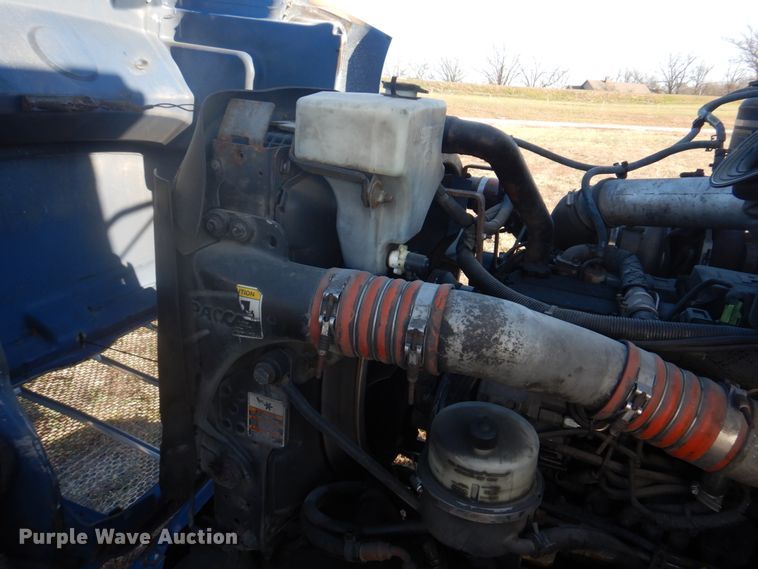 image for item DH8088 2009 Peterbilt 335  box truck