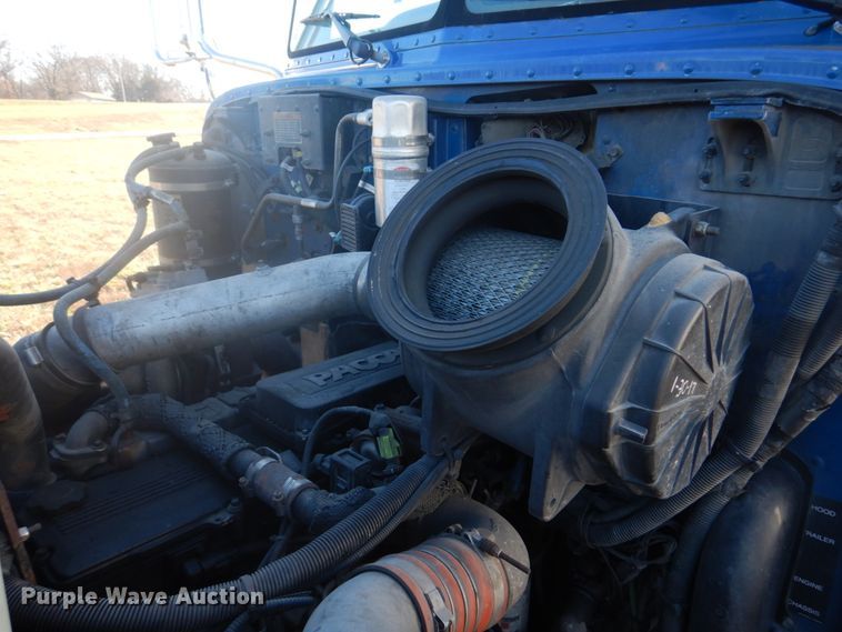 image for item DH8088 2009 Peterbilt 335  box truck