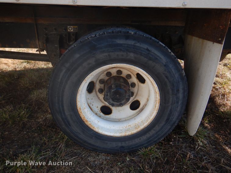 image for item DH8088 2009 Peterbilt 335  box truck