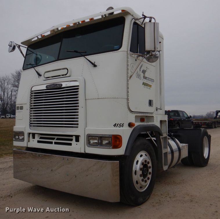 image for item DH8159 1995 Freightliner FLB  semi truck