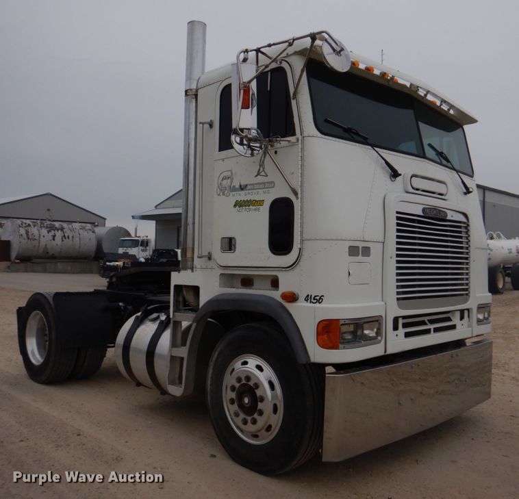image for item DH8159 1995 Freightliner FLB  semi truck
