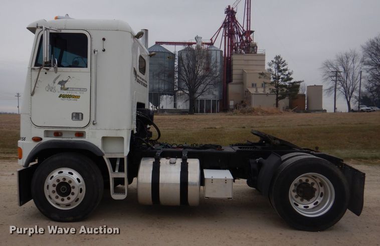 image for item DH8159 1995 Freightliner FLB  semi truck