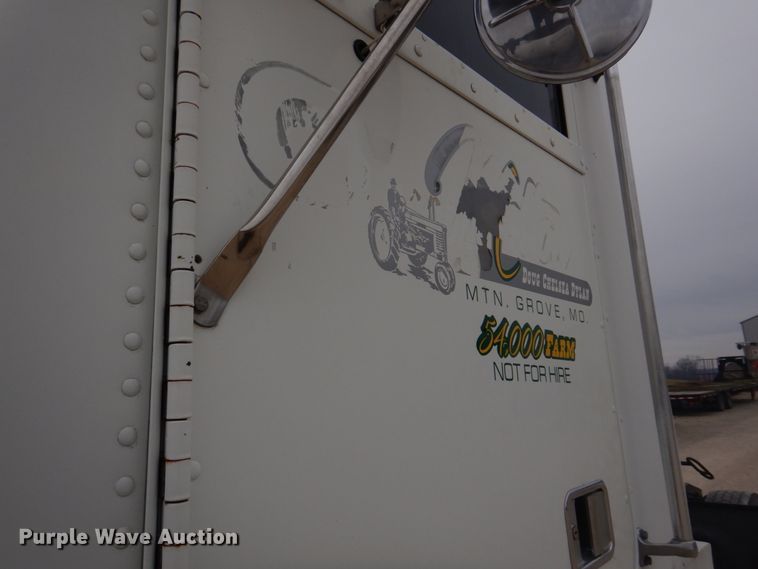 image for item DH8159 1995 Freightliner FLB  semi truck