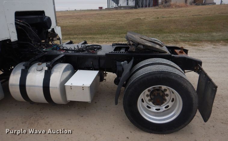 image for item DH8159 1995 Freightliner FLB  semi truck