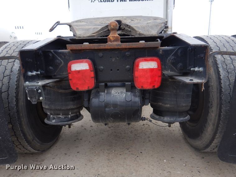 image for item DH8159 1995 Freightliner FLB  semi truck