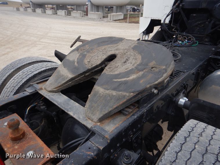 image for item DH8159 1995 Freightliner FLB  semi truck