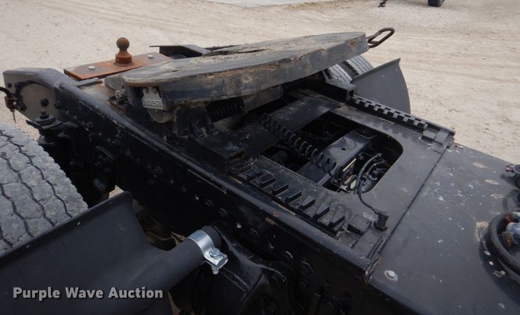 image for item DH8159 1995 Freightliner FLB  semi truck