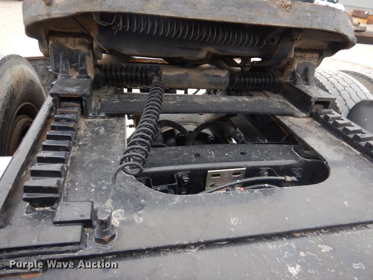 image for item DH8159 1995 Freightliner FLB  semi truck