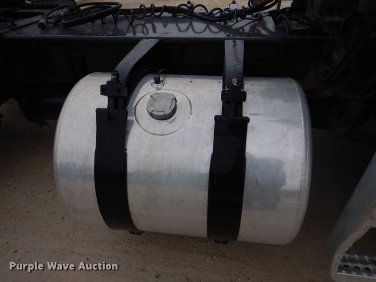 image for item DH8159 1995 Freightliner FLB  semi truck