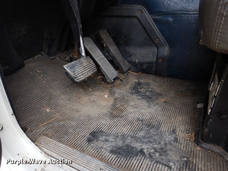 image for item DH8159 1995 Freightliner FLB  semi truck