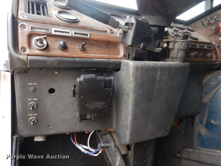 image for item DH8159 1995 Freightliner FLB  semi truck