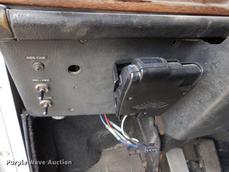 image for item DH8159 1995 Freightliner FLB  semi truck