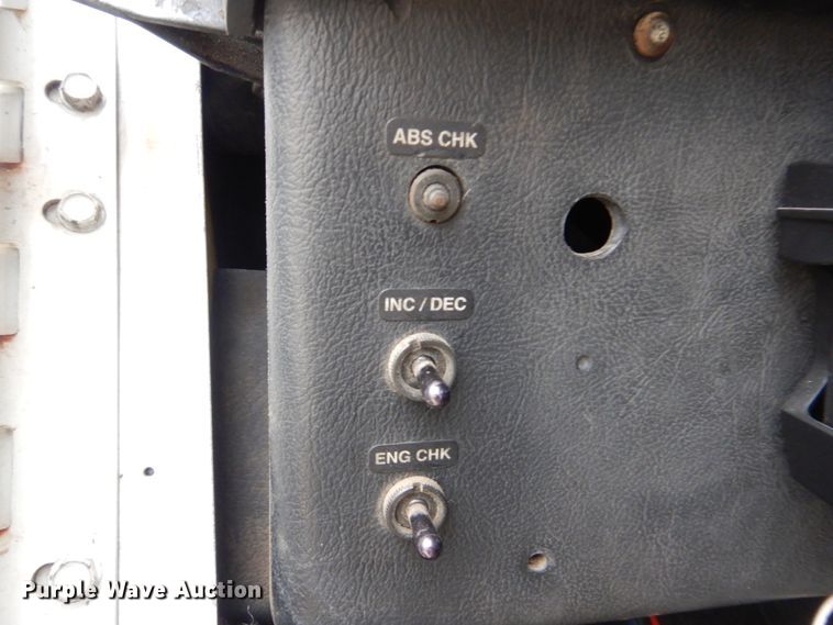 image for item DH8159 1995 Freightliner FLB  semi truck