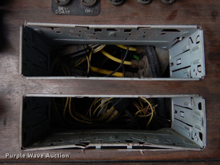 image for item DH8159 1995 Freightliner FLB  semi truck