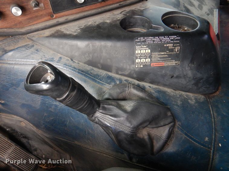 image for item DH8159 1995 Freightliner FLB  semi truck