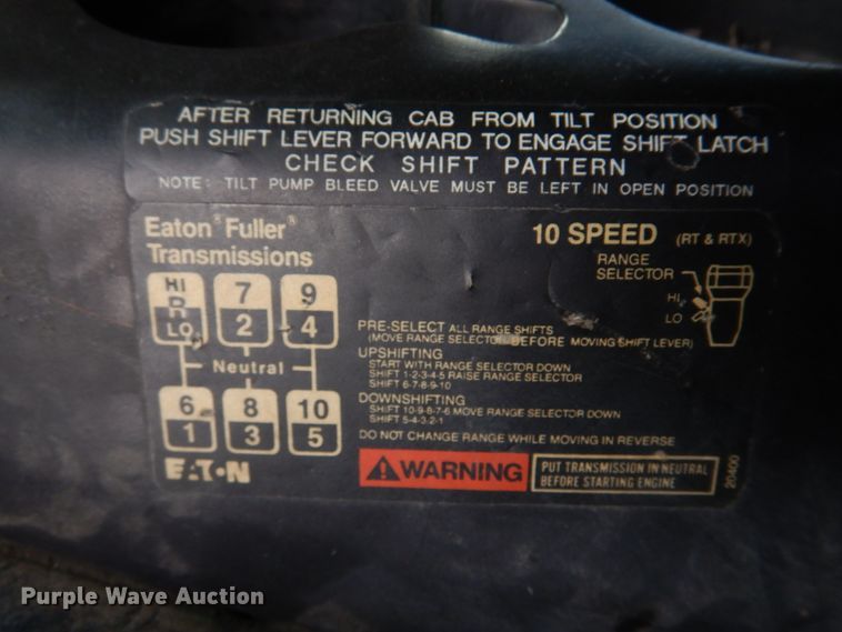 image for item DH8159 1995 Freightliner FLB  semi truck