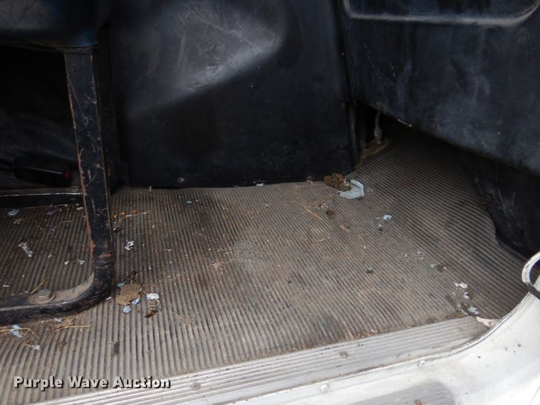 image for item DH8159 1995 Freightliner FLB  semi truck